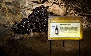 bouteilles et magnums de Probus 2016 Clos Triguedina, enfouis au pied de la salle du Grand Dôme du Gouffre de Padirac, vont être déconfinées vendredi, après avoir vieilli à 103 mètres sous terre.