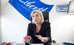 Le 28 mars 2012. Marine Le Pen, candidate du Front National à la présidentielle, en interview pour 20 Minutes dans son QG de campagne, à Paris.