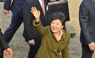 La Corée du Nord a lancé mercredi ses premières attaques verbales envers la nouvelle présidente de Corée du Sud, recourant à une expression sexiste en langue coréenne pour dépeindre Park Geun-Hye comme autoritaire et manipulatrice.