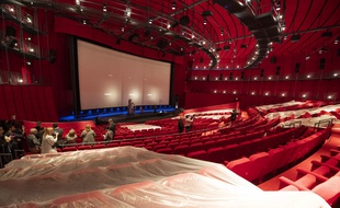 Le musée du cinéma de Los Angeles contient une salle de cinéma de 1.000 places.