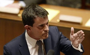 Le Premier ministre français Manuel Valls devant l'Assemblée nationale après sa déclaration de politique générale le 8 avril 2014 à Paris