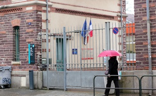 La façade du lycée Charles-Tillon, à Rennes.