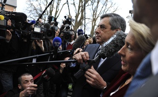 François Fillon (au centre) lors d'un déplacement à Compiègne le 15 février 2017