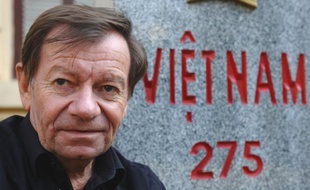 Pendant la guerre du Vietnam, André Menras avait été emprisonné à Saïgon pour son soutien aux communistes du Nord. Aujourd'hui, le Français devenu Vietnamien est à nouveau au coeur d'un dossier brûlant pour son pays adoptif: les ambitions territoriales chinoises.