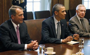Le président américain Barack Obama (C) conduit un meeting avec les leaders du Congrès sur la réduction du déficit à Washington, le 14 juillet 2011.