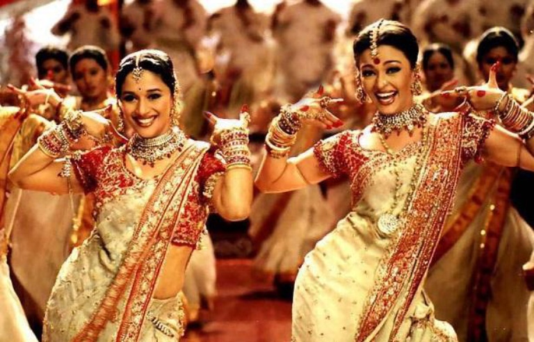 Video 100 Ans De Bollywood Les Indiens Sont Quand Meme Doues Pour Les Films D Amour