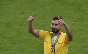 Gianluigi Donnarumma, champion d'Europe et élu meilleur joueur de l'Euro, rejoint officiellement le PSG.
