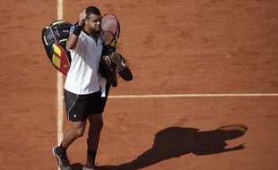 Jo-Wilfried Tsonga à la sortie du court après sa défaite en demi-finale de Roland-Garros contre Wawrinka, le 5 juin 2015.