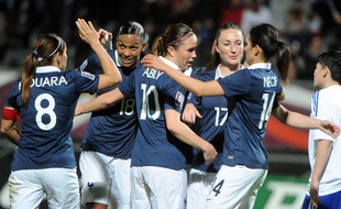 L'équipe de France féminine de football, le 5 avril 2014 contre le Kazakhstan, à Angers.