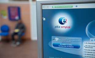 Illustration - Un ordinateur dans une agence Pôle Emploi