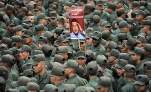 Après une période de relatif optimisme sur la santé de Hugo Chavez, hospitalisé depuis deux mois à Cuba, le vice-président Nicolas Maduro a ravivé les incertitudes en évoquant les traitements "complexes et difficiles" auxquels est soumis le président, l'opposition accusant le pouvoir de "mentir".