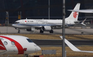 Un 737 MAX d'Air China bloqué au sol à Pékin.