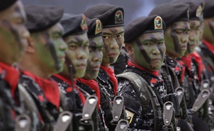 Des soldats philippins lors d'une cérémonie à Manille, le 22 mars 2016.