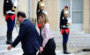 La compagne de François Hollande Valérie Trierweiler rencontrera lundi en Afrique du Sud un couple de lesbiennes, lors de la visite d'Etat du président français, a indiqué son entourage.