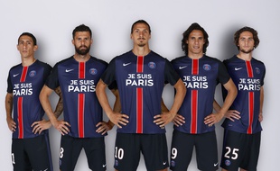 Les sponsors du PSG on accepté de s'effacer pour rendre hommage aux victimes des attentats.