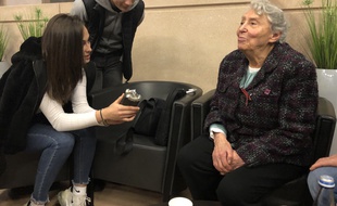 Yvette Lévy, 93 ans et rescapée de la Shoah, témoigne devant des lycéens de la région nantaise, le 30 janvier 2020