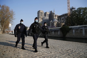 Des policiers à Paris le 15 avril 2021.