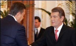 Viktor Iouchtchenko a fini par se résoudre à la nomination de son ancien adversaire à la présidentielle de fin 2004 après quatre mois d'une crise politique déclenchée par les législatives du 26 mars dernier.