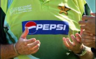 L'ex-entraîneur sud-africain de la sélection pakistanaise de cricket Bob Woolmer, décédé à Kingston en février dernier lors du Mondial, est mort de cause naturelle a indiqué lundi la police jamaïcaine, mettant ainsi fin aux spéculations de meurtre.