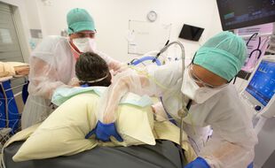 Coronavirus : Près de 24.000 nouveaux cas et 348 décès en 24 heures (Illustration)