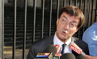 Depuis décembre 2010, c'est le juge d'instruction qui mène la barque dans le volet bordelais de l'affaire Bettencourt : à 51 ans,Jean-Michel Gentil gère ce dossier d'Etat avec une réputation d'homme inflexible et très discret.