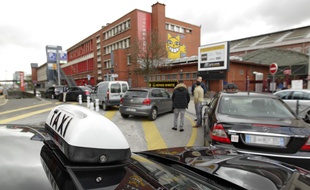 Les taxis lillois ont bloqué le secteur des gares.