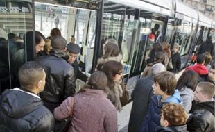 En semaine, il y a une rame qui passe toutes les 8 minutes.