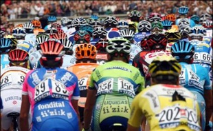 S'il s'est donné dimanche un jeune vainqueur de 24 ans, l'Espagnol Alberto Contador, le Tour de France, vénérable institution centenaire, se cherche un nouvel avenir après une 94e édition gangrenée par les soupçons de dopage.
