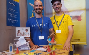 Hansen et Bastien Schloupt ont créé la marque de jouet Oppi afin de développer Piks un jeu de construction et d'équilibre.