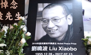 Hommage à Hong King au dissident chinois Liu Xiaobo, décédé d'un cancer le 13 juillet 2017.