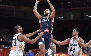Evan Fournier plane sur le monde