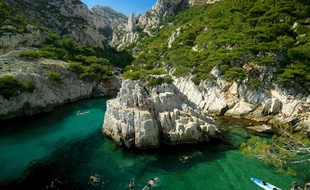 Une calanque à Marseille. Illustration.
