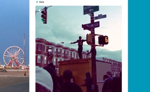 Un fan de Micheal Jackson a repris des chorégraphies du roi de la pop dans les rues de Baltimore, durant les émeutes qui opposaient manifestants et forces de police.