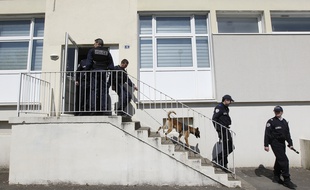La police nationale recherche des stupéfiants dans des halls et caves d'immeubles à Nantes (illustration).