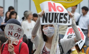 Des manifestants protestent le 28 juin 2014 à Tokyo contre le projet de réouverture des réacteurs Sendai, situés à l'ouest du Japon