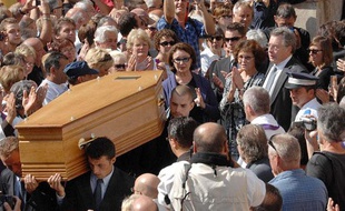 Obseques de l' acteur Sim en presence de sa femme et sa fille ainsi que Victor Lanoux, Evelyne Buyle, Jacques Ballutin et Philippe Bouvard à Roquebrune-sur-Argens le 11 septembre 2009.