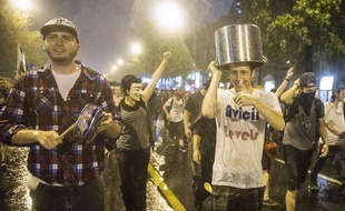 Casseroles, saladiers, boîtes de conserve, poêles à frire, tout était bon à prendre vendredi soir dans les rues de Montréal, malgré la pluie battante, pour manifester dans le bruit l'opposition à la hausse des frais de scolarité et à la loi spéciale du gouvernement québécois.