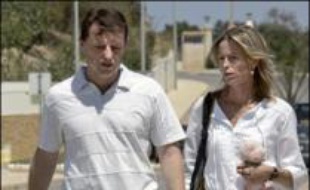 Les parents de Maddie, Gerry et Kate McCann, ont pour leur part déclaré mardi dans un entretien à la télévision britannique qu'ils étaient "intimement convaincus" que Madeleine était vivante lorsqu'elle avait été emmenée de l'appartement où elle dormait la nuit de sa disparition.