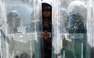 A Malé, des heurts se sont produits mercredi entre la police et des milliers de partisans de l'ancien président, qui s'étaient rassemblés pour dénoncer la "prise de pouvoir" de son successeur.
