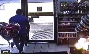 La poche d'un homme prend feu après l'explosion de sa cigarette électronique