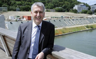 Le député-maire UMP de Boulogne-Billancourt (Hauts-de-Seine), Pierre-Christophe Baguet, a défendu vendredi sa décision de céder sa circonscription en juin à Claude Guéant comme "un vrai choix personnel", rejetant tout soupçon d'avoir agi sous la pression de l'Elysée.