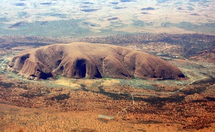 Le rocher de Uluru (Ayers Rock) en Australie, le 16 février 2007.