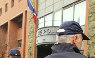 Toulouse, le 26 février 2013. Illustration Police Nationale devant le commissariat central.