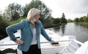 Marine Le Pen près d'Amiens le 20 septembre 2015.