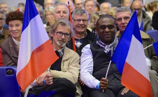 Illustration de militants au meeting de Valérie Pécresse, tête de liste LR en Ile-de-France aux régionales, le 3 décembre 2015 à Rueil-Malmaison.