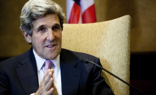 John Kerry, durant une entrevue avec le président israélien Shimon Peres, le 22 mars 2011.