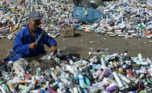 Un chiffonnier près de Rabat le 5 octobre 2015
