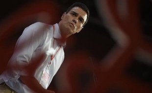 Le nouveau secrétaire général du PSOE, Pedro Sanchez s'exprime lors de son discours d'investiture à Madrid le 27 juillet 2014