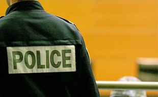 « Les policiers risquent jusqu'à trois ans de prison », selon leur avocat, Me Gérard Baudoux.