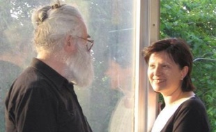 Dans une interview au quotidien italien La Repubblica, Mila Damjanov, une femme brune qui avait été aperçue en public avec celui qui était encore le docteur Dragan Dabic, affirme avoir été proche de l'ex-fugitif. Mais elle a nié fermement avoir été sa maîtresse, comme l'affirmait la presse serbe au lendemain de l'annonce de l'arrestation de Radovan Karadzic.